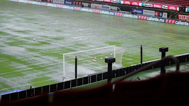 El Estadio Akron se inundpo previo al Chivas vs Tigres (Imago7)