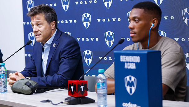Noriega en la presentación de Martial. (Foto: Imago7)