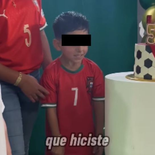 La voz de Cristiano Ronaldo enviando un mensaje de felicitación al niño, lo hizo llegar a las lágrimas de emoción. (Foto: especial)