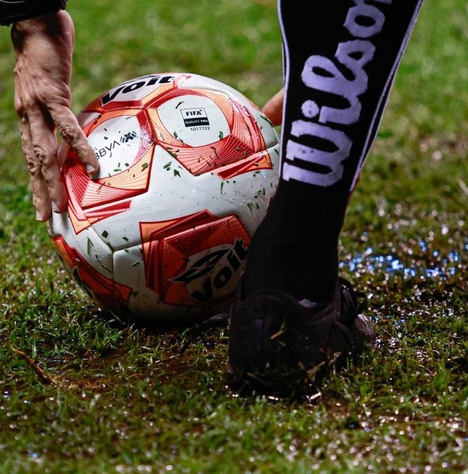 La cancha impidió que se disputará el Puebla vs Chivas el viernes (Mexsport)