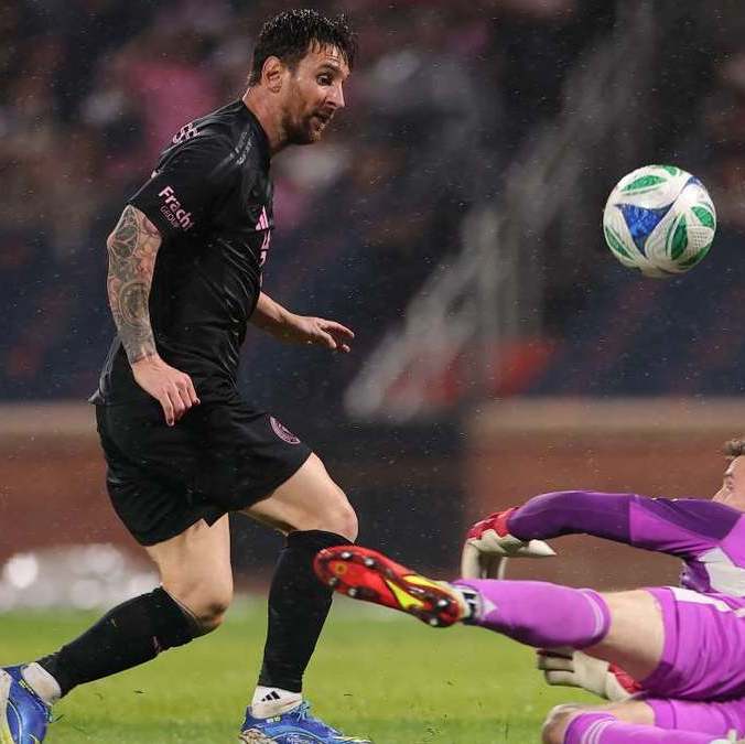 Fue un día más en la oficina de Lionel Messi (AFP)
