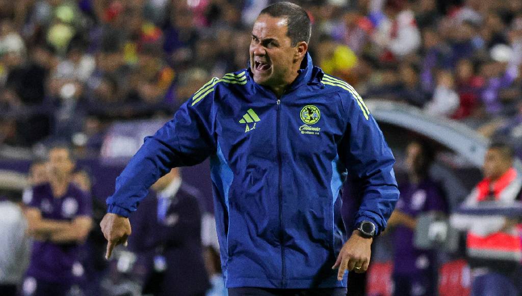 América Remonta y Golea 4-1 a Pumas con Doblete de Zendejas; Jardine Cuestiona Expulsión de Juárez