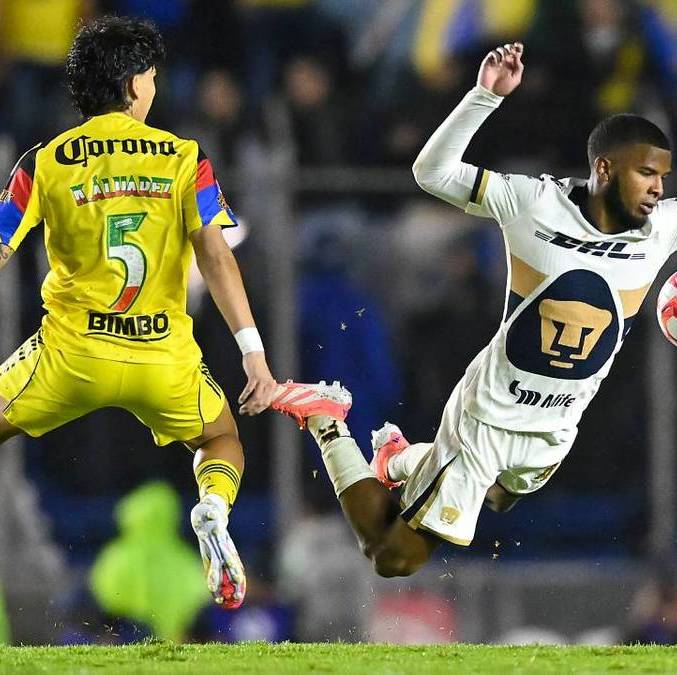 Pumas no salió contento con la calificación de faltas ante América (Imago7)