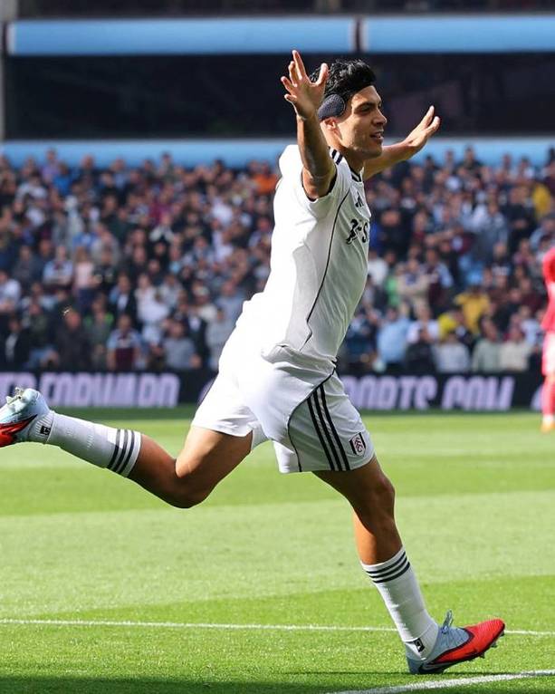 Raúl Jiménez celebra su gol ante los villanos (@premierleague)
