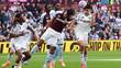 Raúl Jiménez remata de cabeza para su gol ante Aston Villa (Reuters)