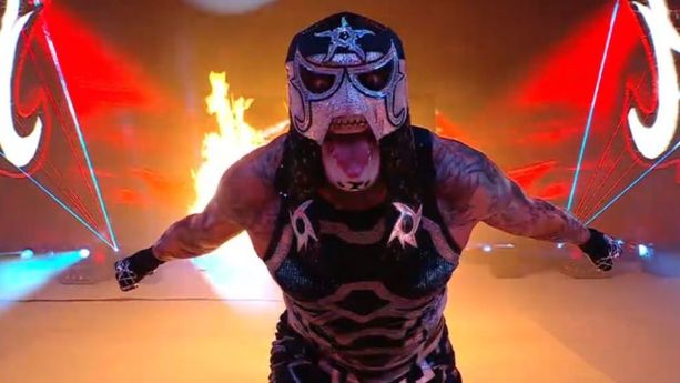 Penta no tuvo el mejor día en Monday Night Raw (Captura)
