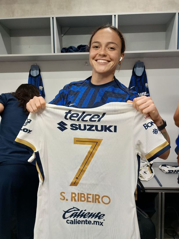 Stephanie Ribeiro ya suma 7 tantos en el torneo con las universitarias. Foto: @PumasMXFemenil