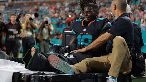 Tyreek Hill se tuvo que ir lesionado del partido