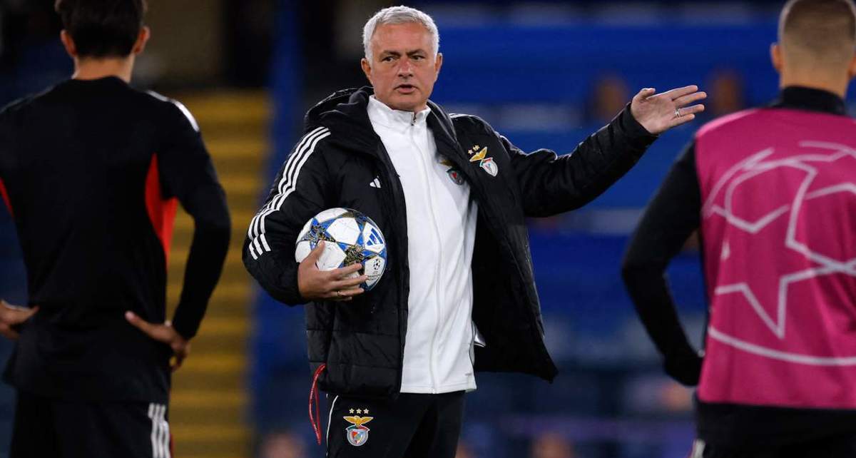 José Mourinho puede decir adiós a los banquillos pronto (Reuters)