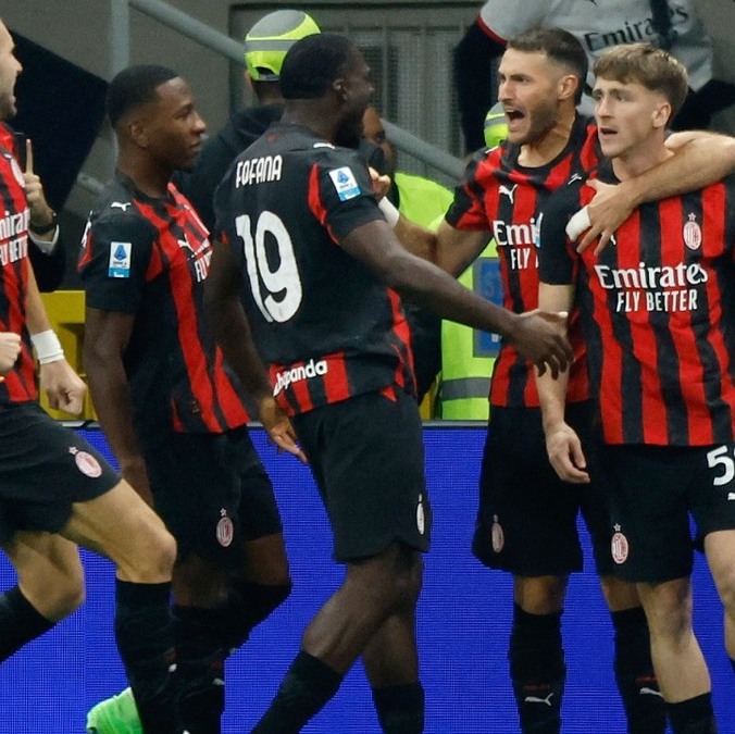 Milan logró una importante victoria ante Napoli (Reuters)