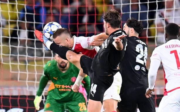 Un penal marcado por el VAR le dio el empate a Manchester City / Reuters