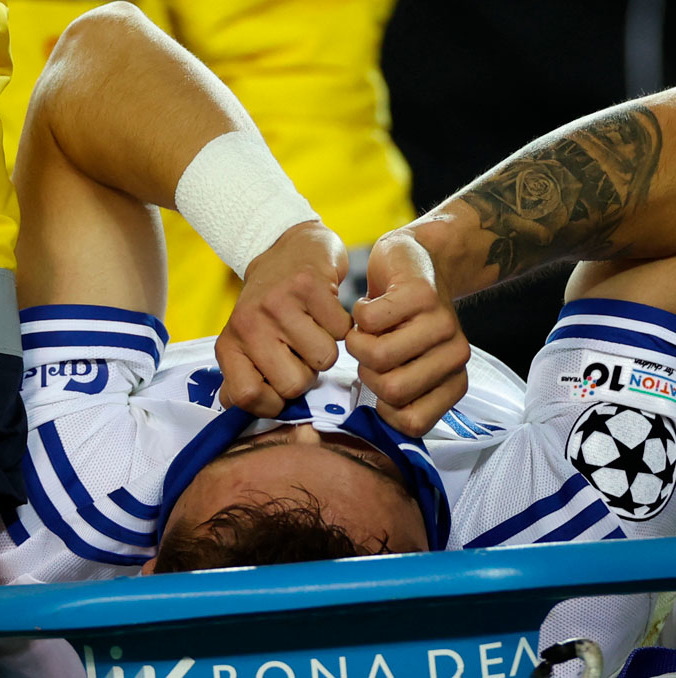Rodrigo Huescas salió lesionado en Champions League. (Foto AFP)