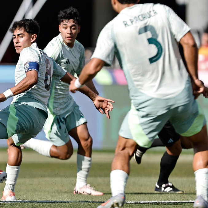 Virgili fue derribado por Pacheco y eso llevó a que se marcara el penal. (Foto: EFE)