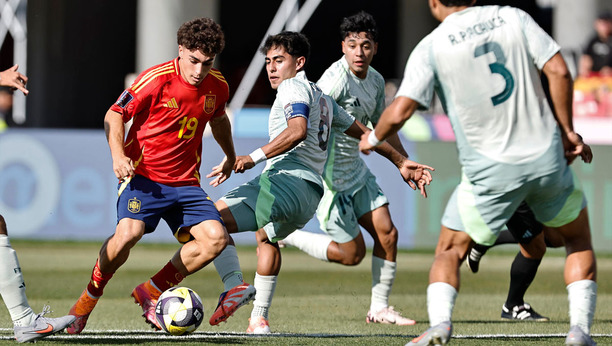 Virgili fue derribado por Pacheco y eso llevó a que se marcara el penal. (Foto: EFE)