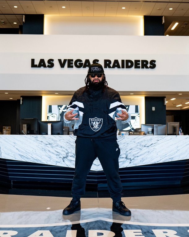 Jacob Fatu vivió un juego de NFL en el estadio por primera vez