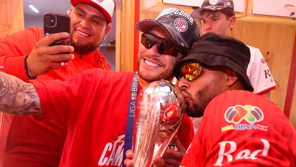 Vega y Canelo vuelven a celebrar con el Toluca. (Foto: Instagram @jrangulo19)