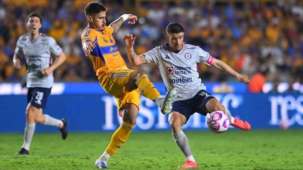 Nacho Rivero fue quien provocó el penal (Imago7)