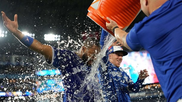 Blue Jays celebran segundo juego ganado de la serie a los Yankees (Reuters)