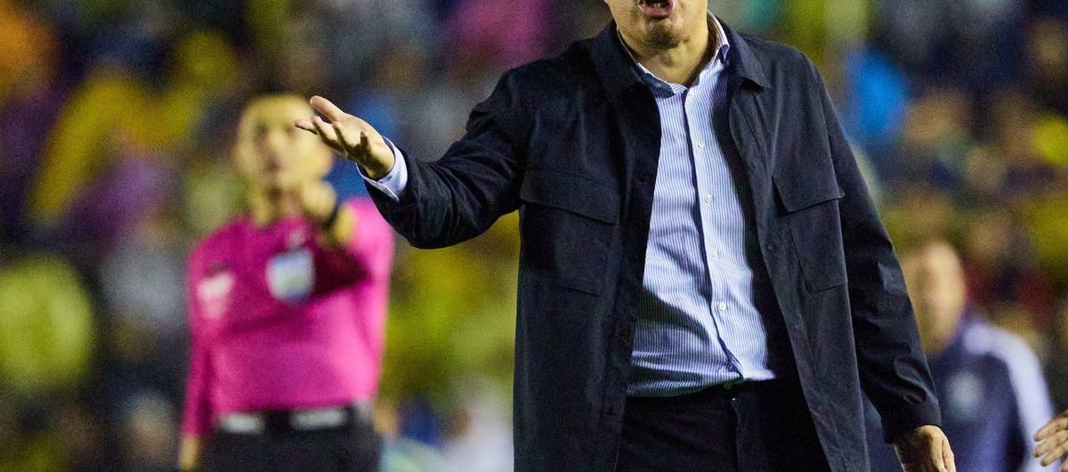 ¿Efraín Juárez está en la cuerda floja? En Pumas se aferran a él. (Foto: Mexsport)