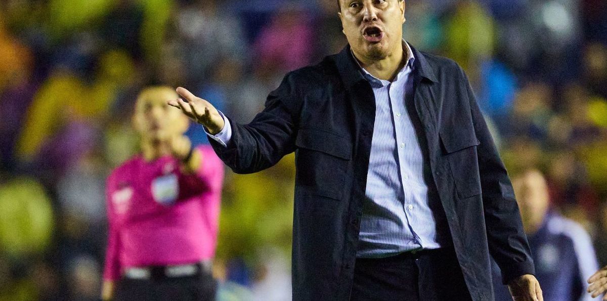 ¿Efraín Juárez está en la cuerda floja? En Pumas se aferran a él. (Foto: Mexsport)