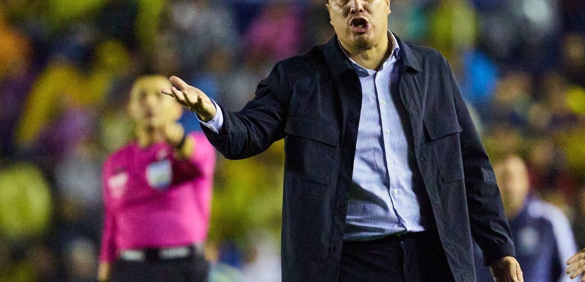 ¿Efraín Juárez está en la cuerda floja? En Pumas se aferran a él. (Foto: Mexsport)
