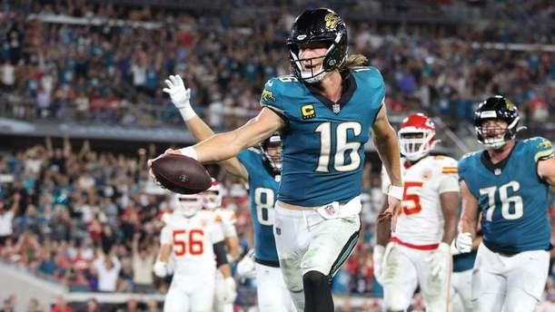 Trevor Lawrence fue figura de Jacksonville ante Kansas City (Reuters)