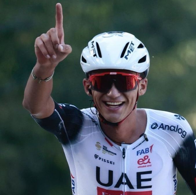 Isaac del Toro en el Giro del Piemonte (X: @TeamEmiratesUAE)