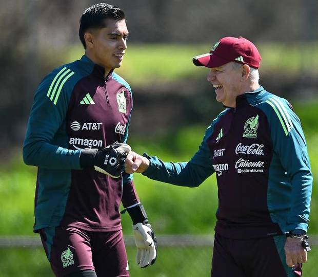 Tala Rangel con Javier Aguirre en un entrenamiento (Imago7)