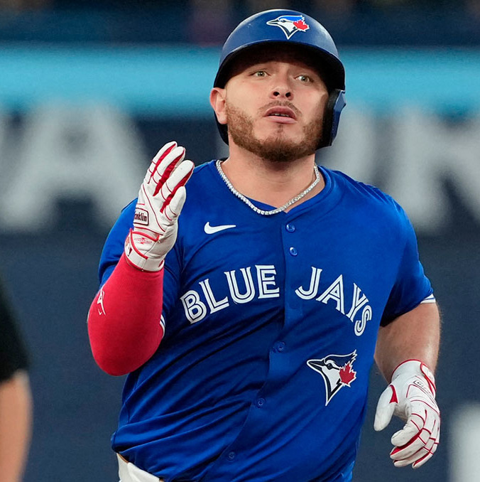 Alejandro Kirk, el tijuanense que brilla en Toronto Blue Jays. (Foto: Reuters)