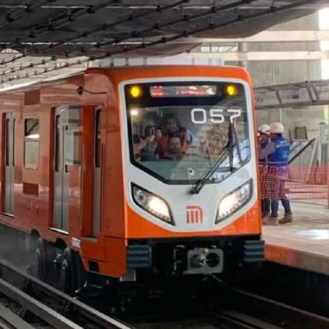 Tren del metro de CDMX (@SntVTC)
