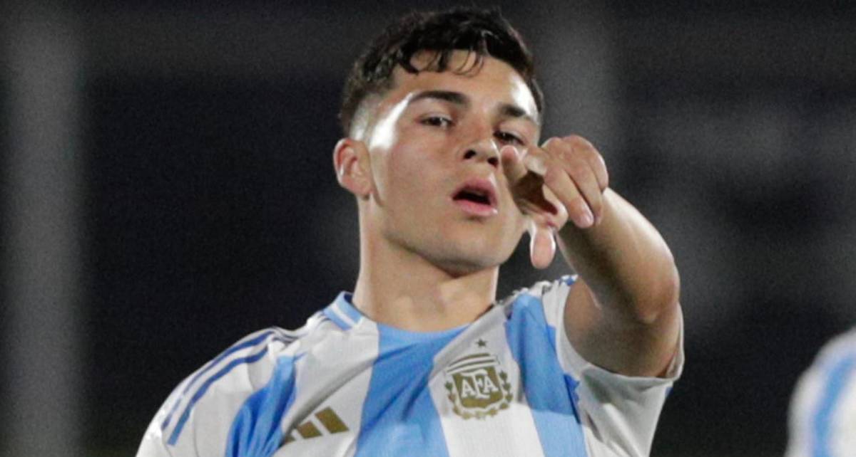 Sarco tras anotar un gol con Argentina Sub 20 (EFE)