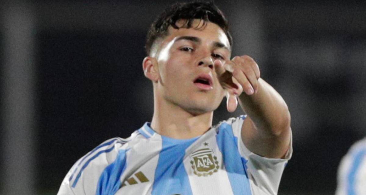 Sarco tras anotar un gol con Argentina Sub 20 (EFE)
