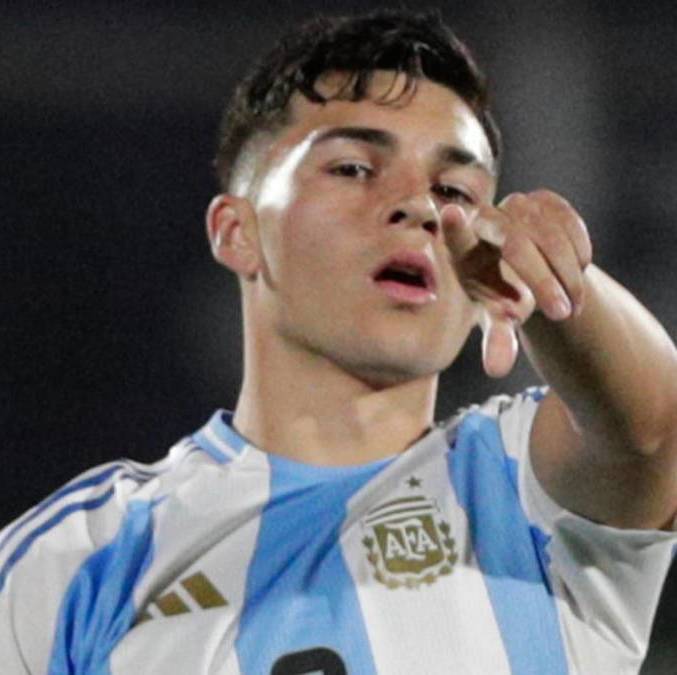 Sarco tras anotar un gol con Argentina Sub 20 (EFE)