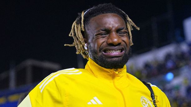 Allan Saint-Maximin salió lesionado del juego ante Santos (Imago7)
