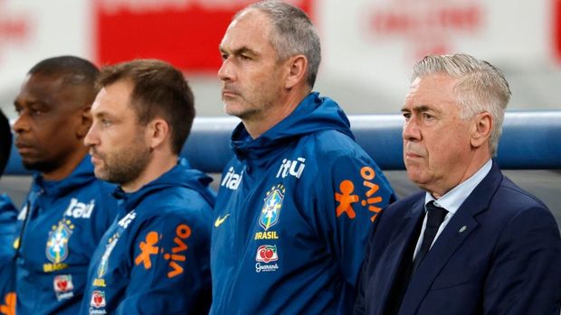 Ancelotti no puede creer lo ocurrido en Tokio. (Foto: EFE)