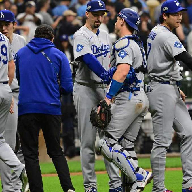 Los Angeles Dodgers se llevan el juego 1 de la serie ante Brewers (Reuters)