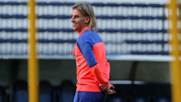 El DT de Ecuador hace soñar a todo un país. (Foto: EFE)