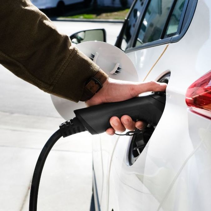 Errores comunes que dañan los autos híbridos en México y cómo evitarlos. Foto: MediotiempoIA