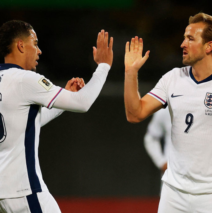 Harry Kane (derecha) colaboró con dos goles. (Foto: Reuters)