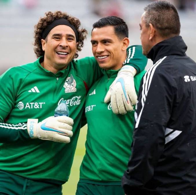 Malagón y Memo Ochoa en un entrenamiento del Tri (Imago7)