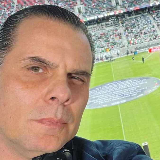 Christian Martinoli casi tiene un accidente durante una transmisión (Ig cmartinolimx)