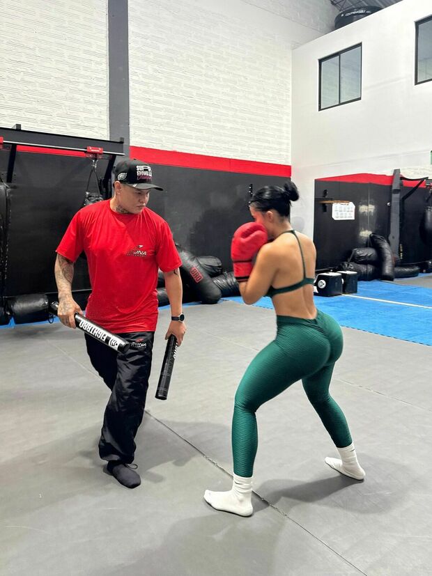 Karina Garcia entrenando de cara a su combate contra Karely Ruiz el proximo sabado 18 de octubre. Foto: Karinagarciaof