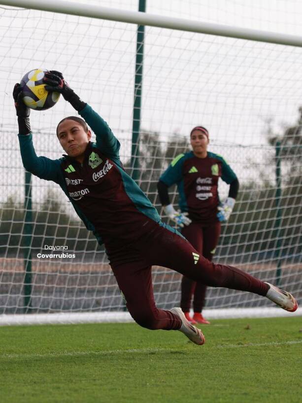 Covarrubias, portera del Tri Femenil Sub 17 (@miseleccionfem)