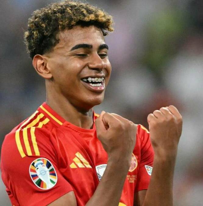 Lamine Yamal celebra con España (AFP)