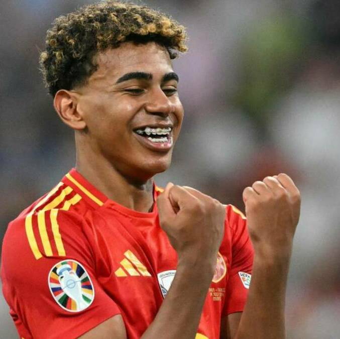 Lamine Yamal celebra con España (AFP)
