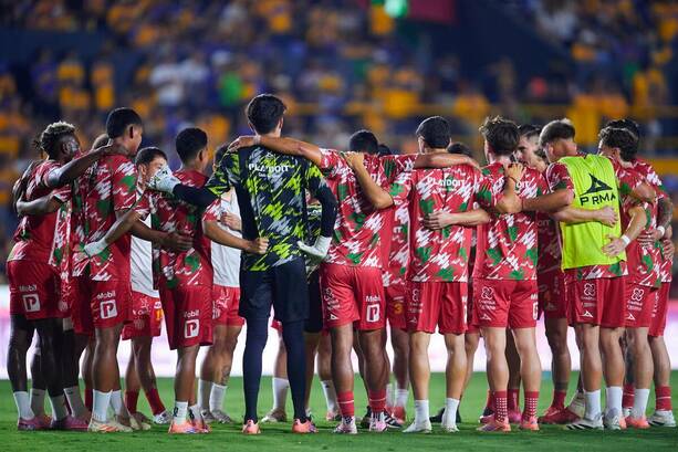 Necaxa llegó tarde al Volcan debido al trafico / Mexsport
