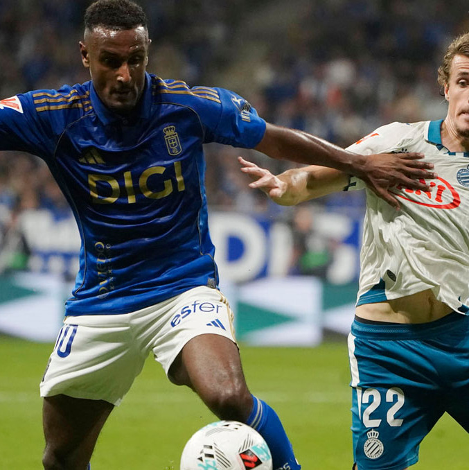 La primera protesta se dio en el Real Oviedo vs. Espanyol. (Foto: EFE)