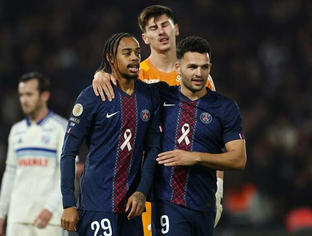 Senny Mayulu rescató el empate sobre el final / Reuters
