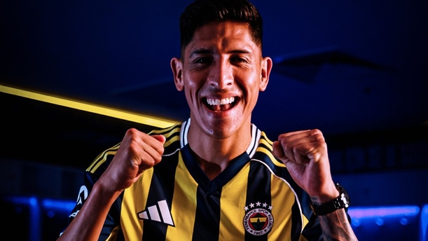 Edson Álvarez ahora juega en Turquía con el Fenerbahce (Facebook @Fenerbahce)