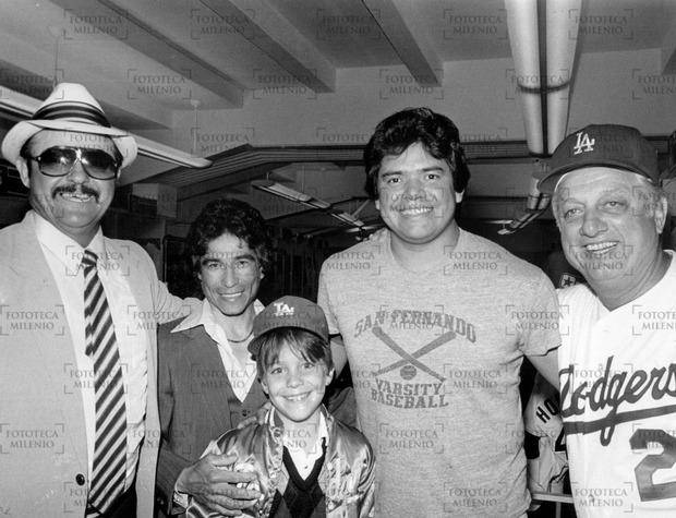 Mike Brito con el Toro y Tom Lasorda. (Foto: Fototeca Milenio)